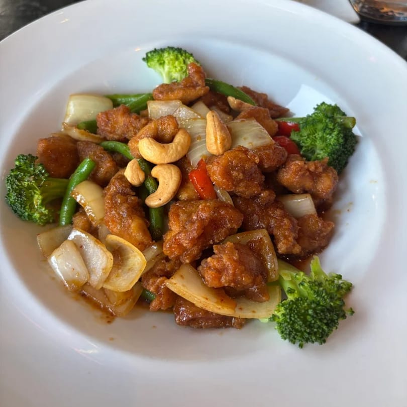 Lotus Thai Cuisine's cashew chicken with broccoli, green beans, onions, and red bell pepper.